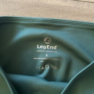 Leg End green leggings with textured spots. Size small